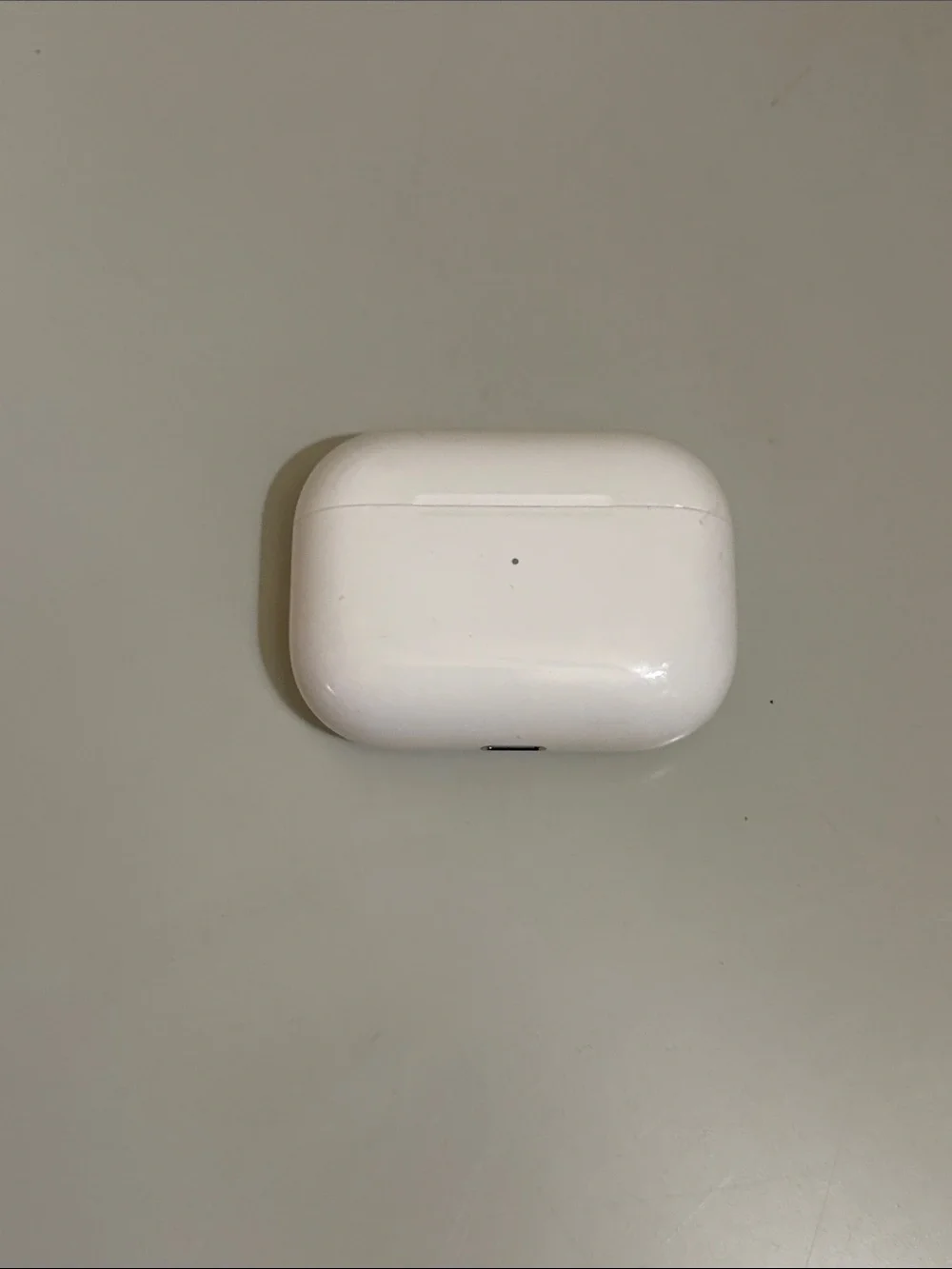 Apple White Wireless Earbuds with Charging Case first generation